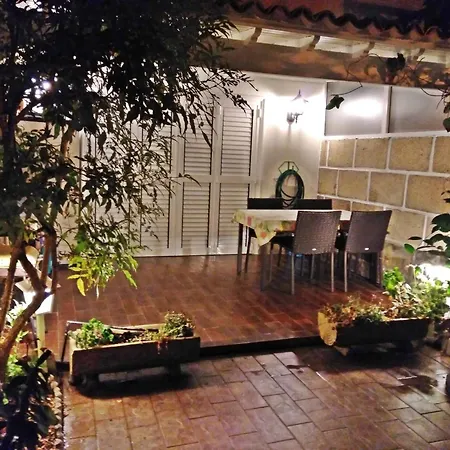 Casa Sarita - Exclusive Retreat In The Sun-drenched South Of Tenerife בית נופש